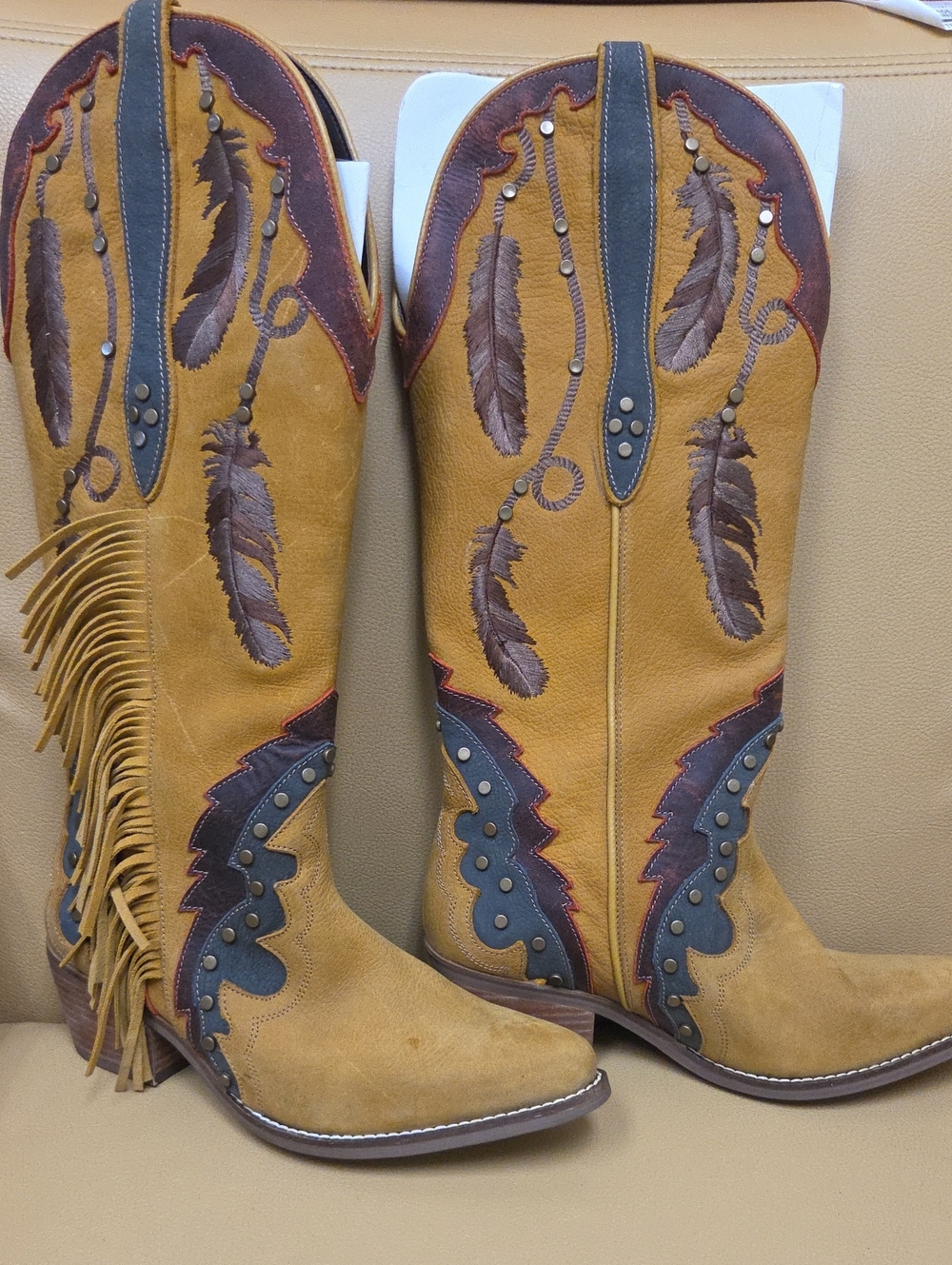 DINGO Fringed Feather Embroidered Tan Western Heeled Boots